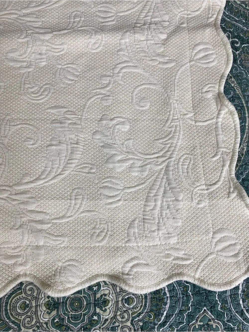 Matelasse Scalloped White Accent Pillow Cover -Colchas Domingo’s cream - Picture 5 of 8